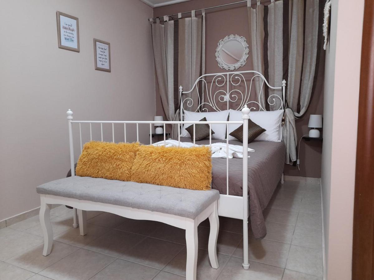 Nikos Studio Kalyves Luaran gambar