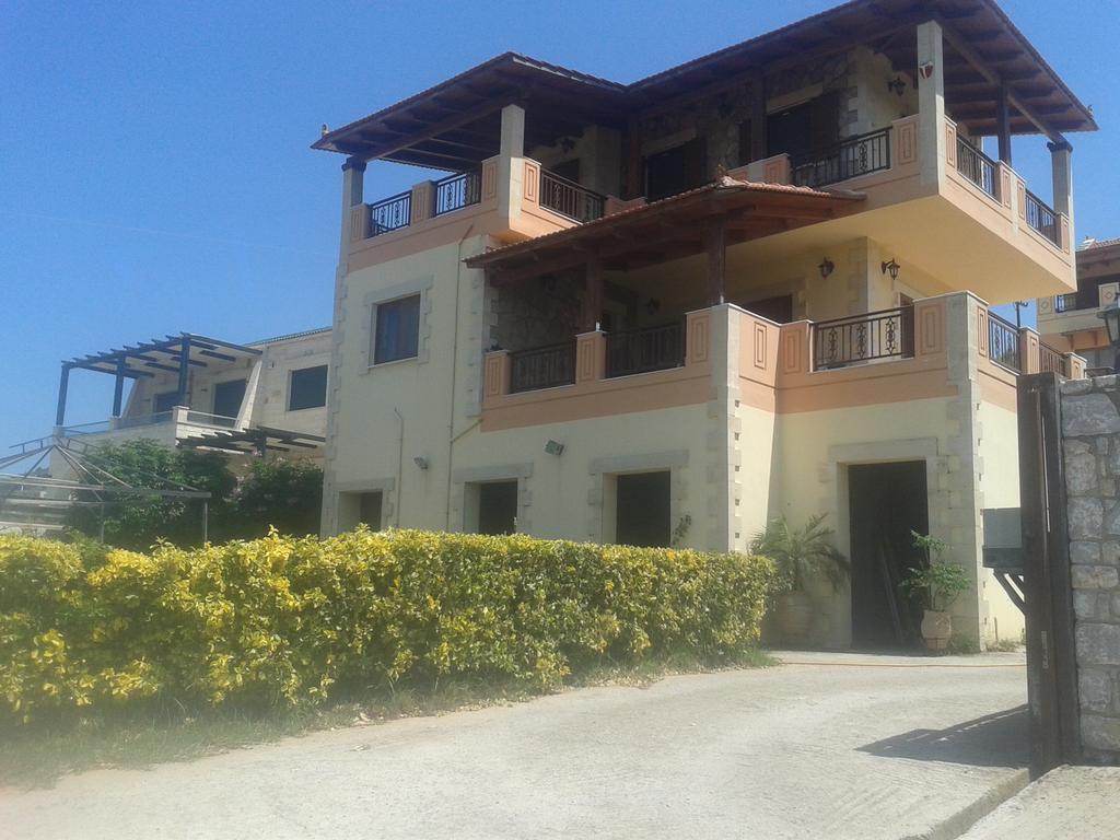 Nikos Studio Kalyves Luaran gambar